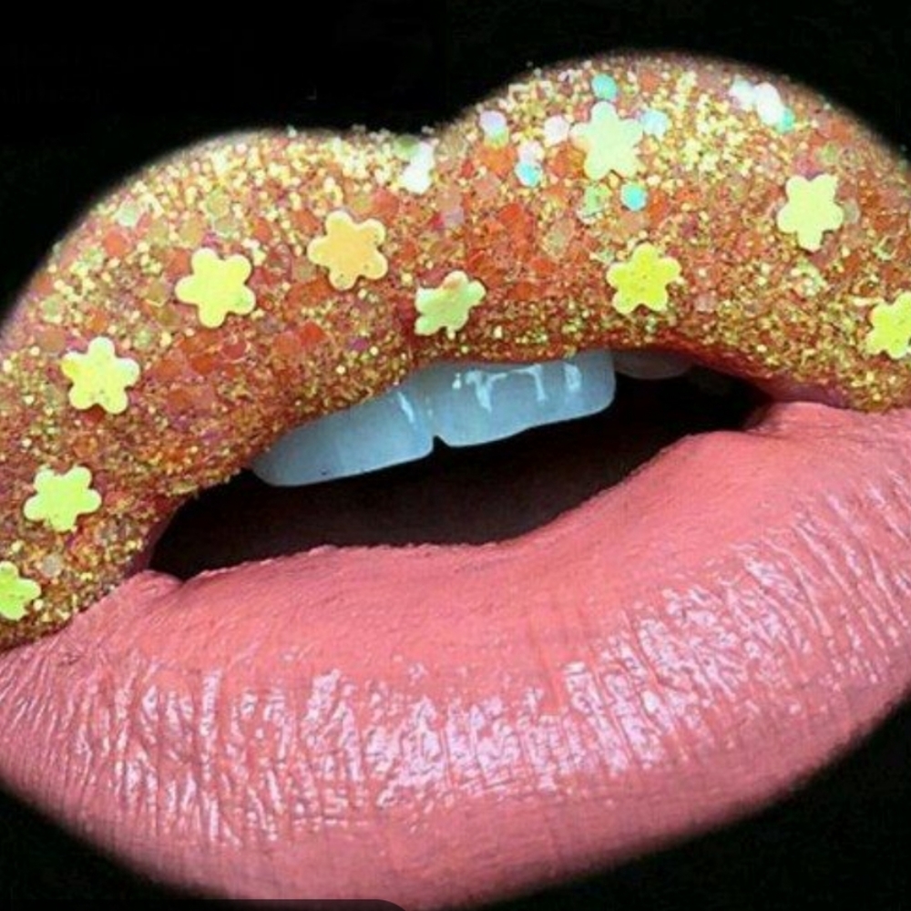 ❇️🧚‍♀️PIXIE Medusa Makeup Glitter NWT